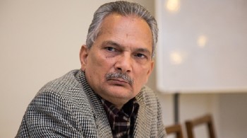 ९–५ कार्यालय समयको पक्षमा बाबुराम भट्टराई, पात्रो परिवर्तनको माग