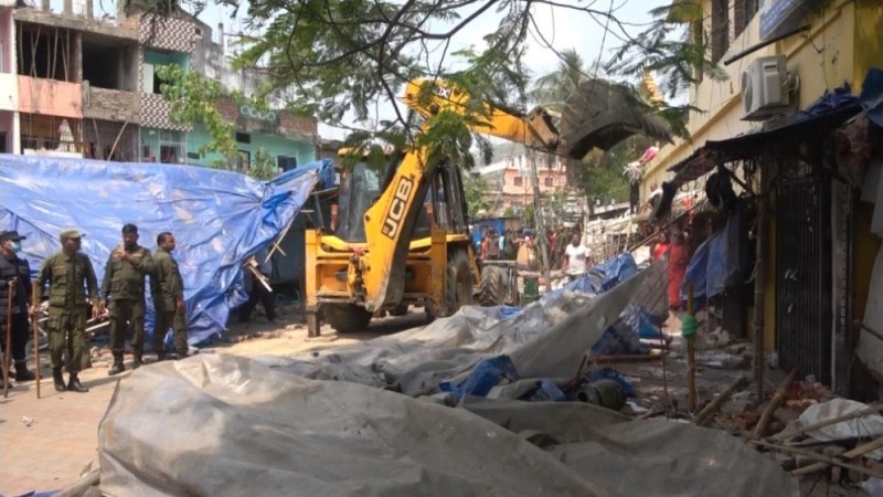 गंगासागर पोखरी क्षेत्रबाट अतिक्रमित संरचना हटाउने अभियान तिव्र