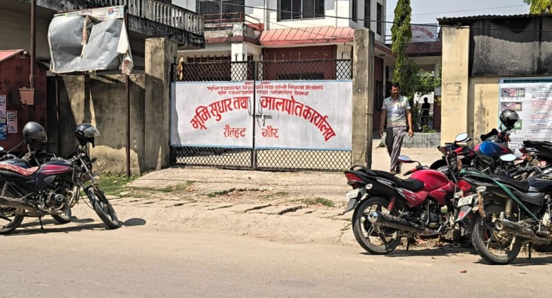 रौतहटमा मालपोत कार्यालयमा सक्रिय चार बिचौलिया पक्राउ