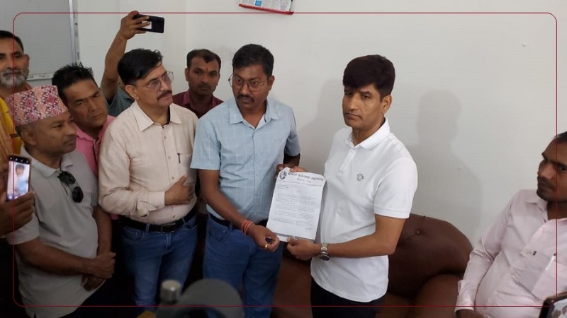 पत्रकार सुरेश रजकको हत्या र सञ्चारगृहमा भएको तोडफोडविरुद्ध पर्साका पत्रकारद्वारा ज्ञापनपत्र