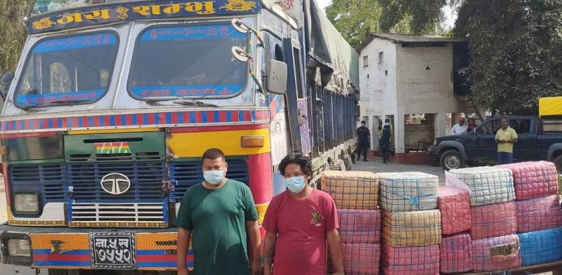 २ सय १६ किलो गाँजा सहित दुई जना मानिस र ट्रक पक्राउ
