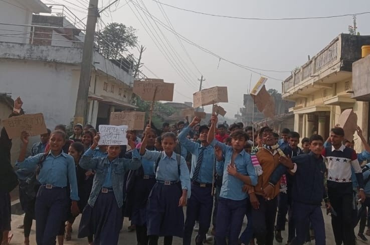 पर्साको कालिकामाई गाउँपालिका स्थित जनता माध्यमिक विद्यालयका विद्यार्थीहरू द्वारा  विद्यालयमा तालान्दी