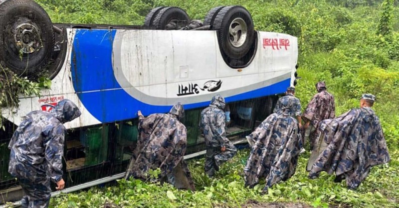 बाराको पसाहामा भएको दुर्घटनामा १४ जना घाइते, एक महिला गम्भिर