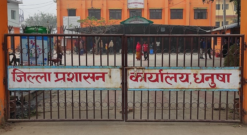 धनुषामा आचारसंहिता विपरीत टाँसिएका २० हजार प्रचार सामग्री हटाइयो